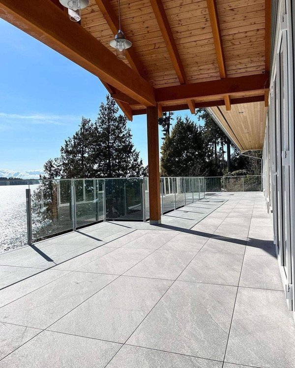 Finished waterfront deck built on Vitaro adjustable pedestals
