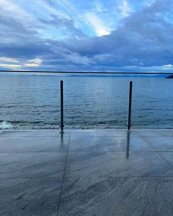 Public plaza paved on Vitaro F Series pedestals, Vancouver